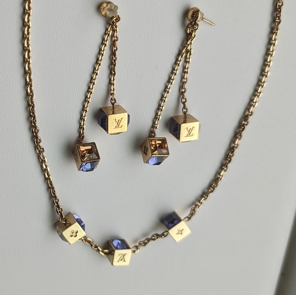 Louis Vuitton Gold Gamble Earrings - Picture 3 of 15